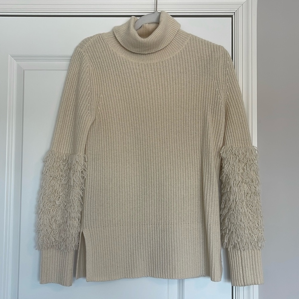 Neiman Marcus 100% Cashmere Turtleneck. Size small, cream color